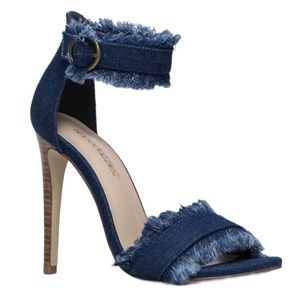 NWT ShoeDazzle Dress Sandals Size 6